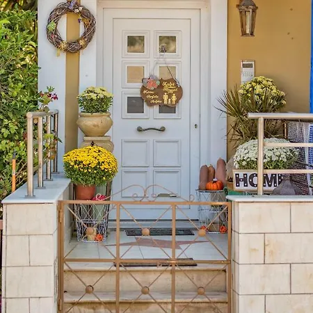 Helios Maisonette Апартаменты *